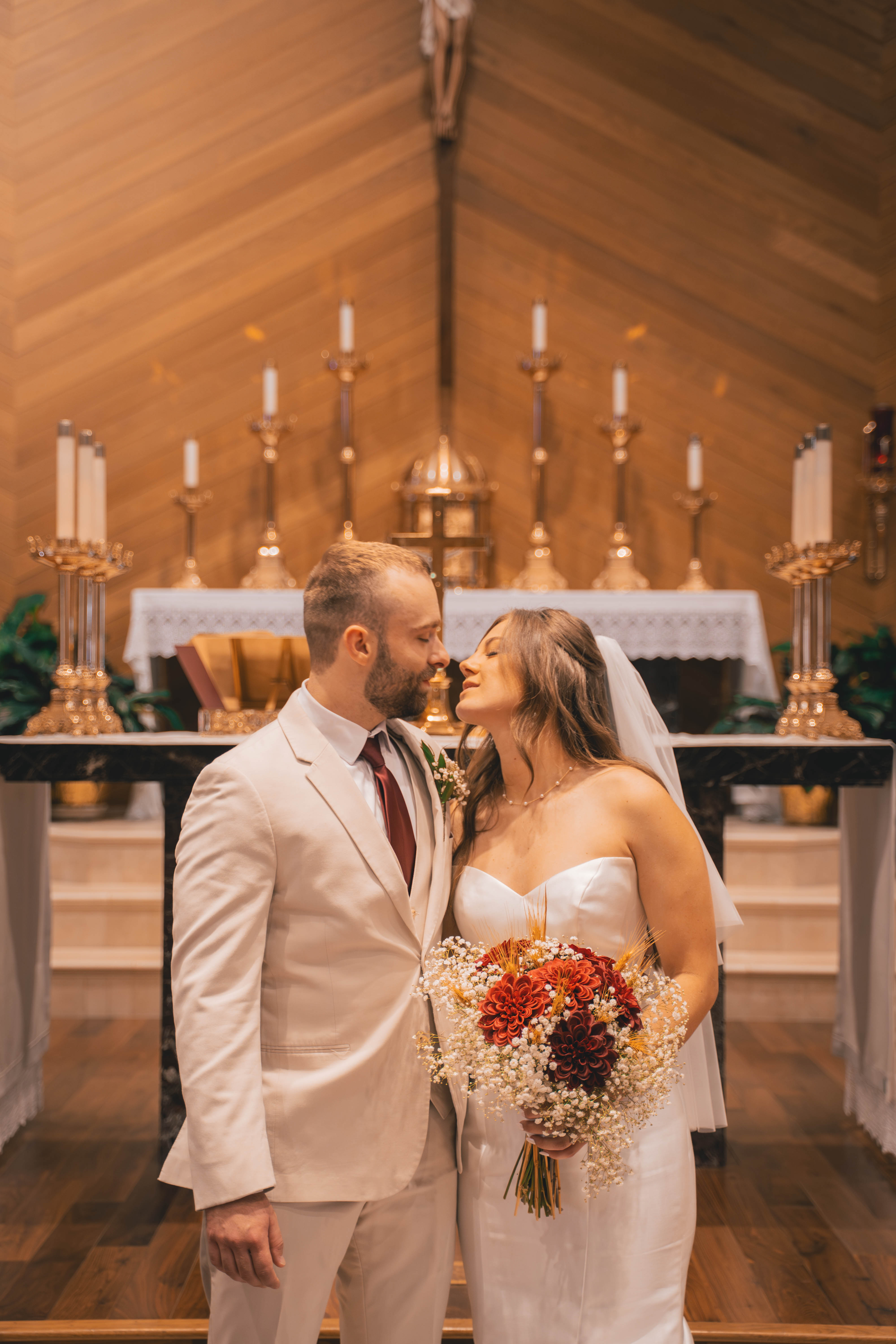 Bride and groom first kiss testimonial photo